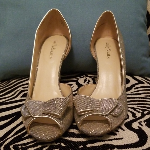Kelly & Katie Metallic Pumps - Picture 3 of 7